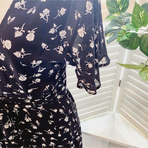 WILDFOX WRAP FLORAL DRESS SIZE XS - Picture 6 of 9